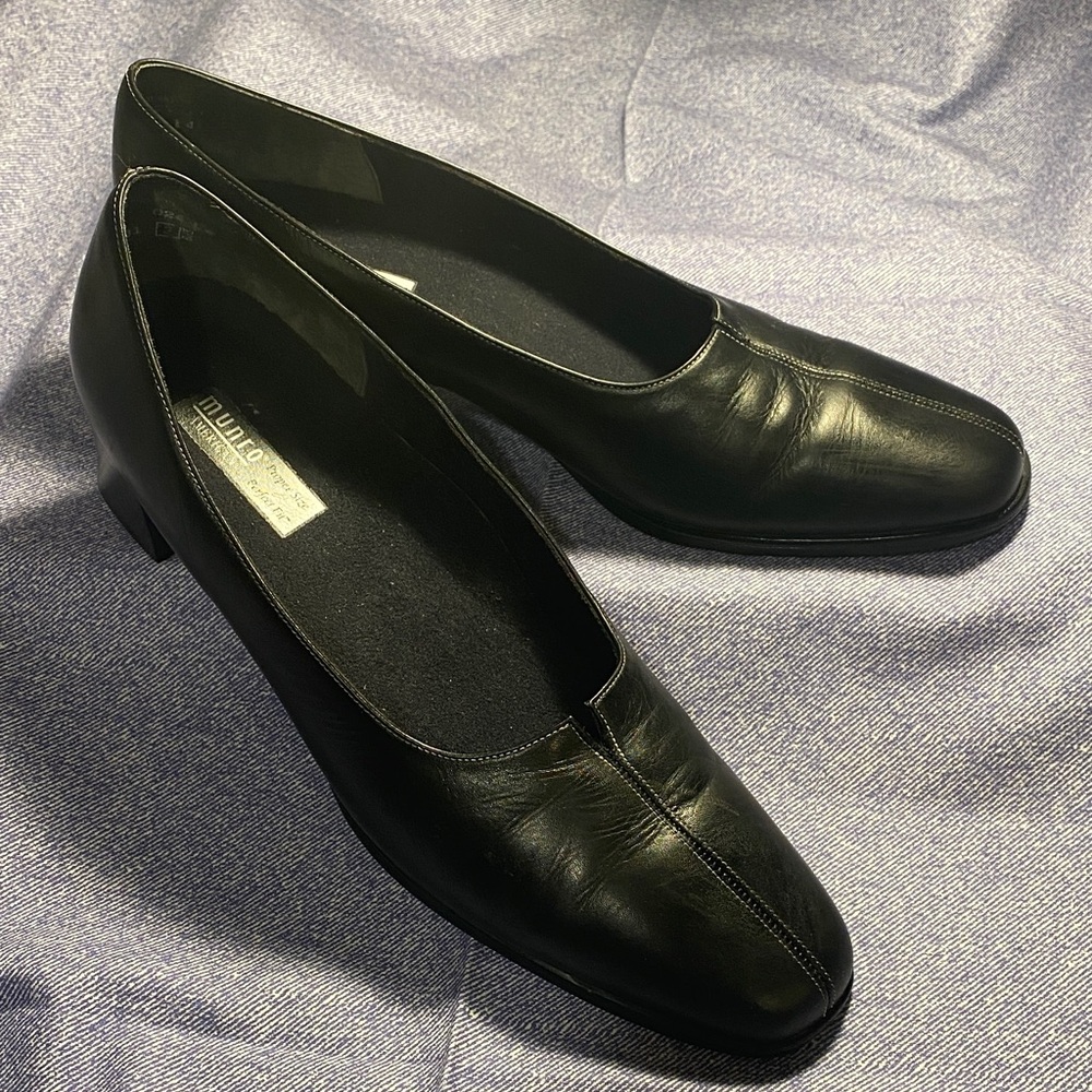 Munro Soft Black Leather Heels